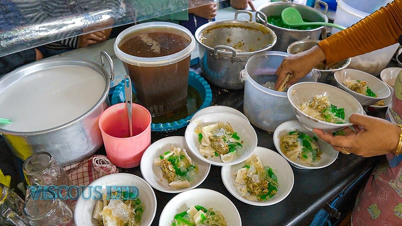 Antrean Panjang Demi Seporsi Gorengan dan Es Buah di Palabuhanratu